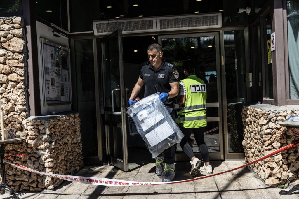 2 Israelis injured in stabbing attack near Jerusalem