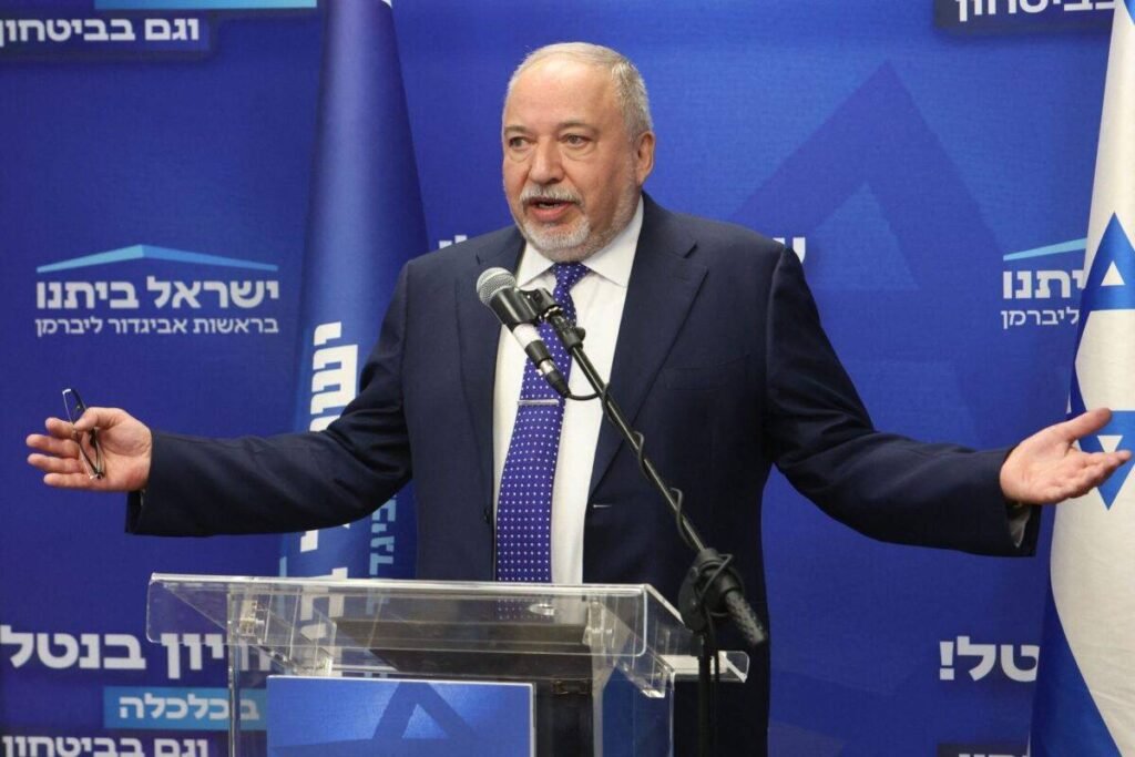 Lieberman demands total blockade of Gaza if Hamas rejects US plan