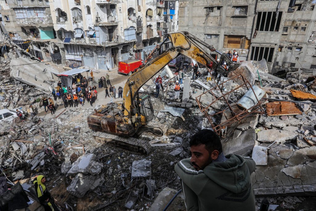 Gaza civil defense continues search for bodies under rubble in Khan Younis
