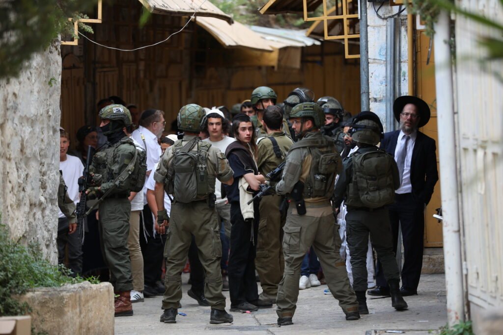 Israeli occupiers establish new illegal settlement outpost in West Bank, attack Palestinians