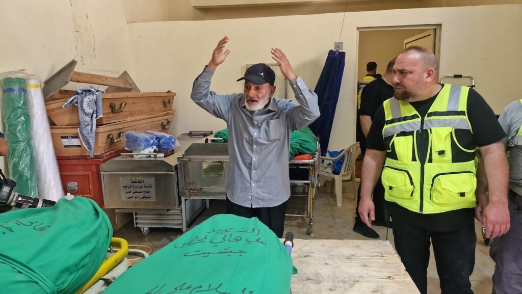 Israeli airstrikes kill at least 10, injures 8 in southern Lebanon