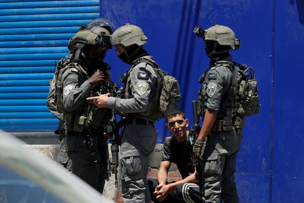 Israeli army demolishes shops, tightens restrictions near Qalandia refugee camp amid ongoing raids