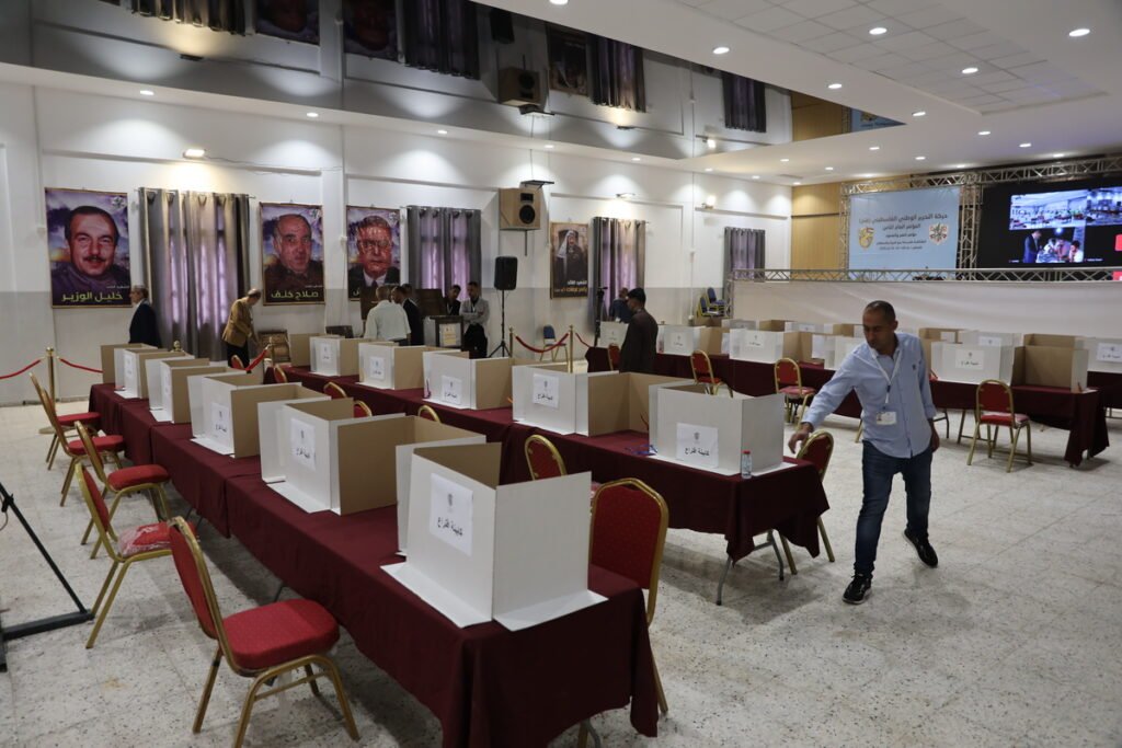 More than 1,000 Palestinian figures call for an elected National Council and diaspora representation