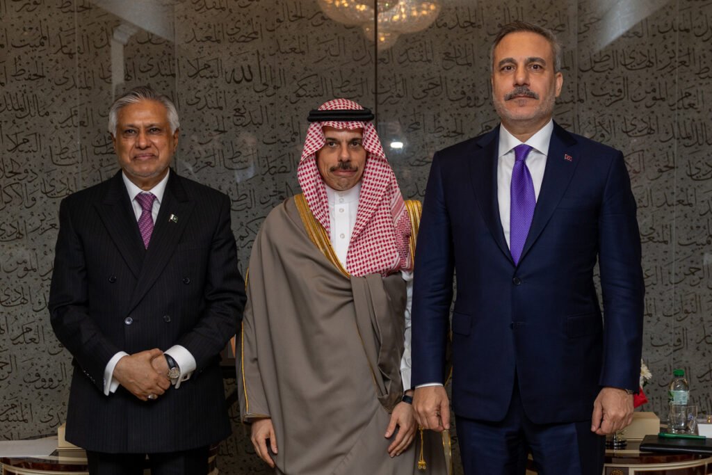 Saudi Arabia, Turkey, Pakistan discuss activating Mecca agreement against Houthi attacks